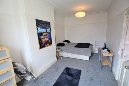Estcourt Avenue, Headingley, LS6 3ET, Leeds - Photo 4