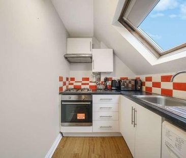 Mayfield Road, Sanderstead, South Croydon, CR2 - Photo 5