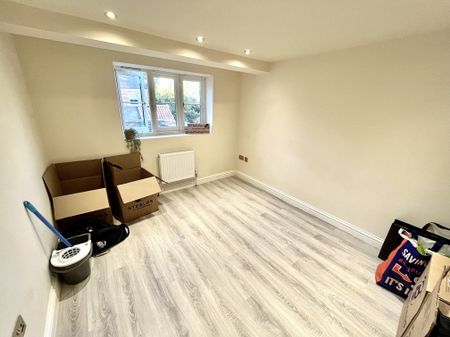 Market Place, March - Photo 5