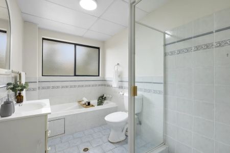 Easy-care living close to endless amenities - Photo 5