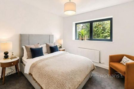 4 bedroom detached house to rent - Photo 2