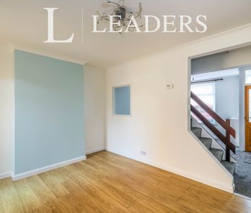 2 bedroom mid-terrace to rent Penhale Road, Fratton PO1 - Photo 2
