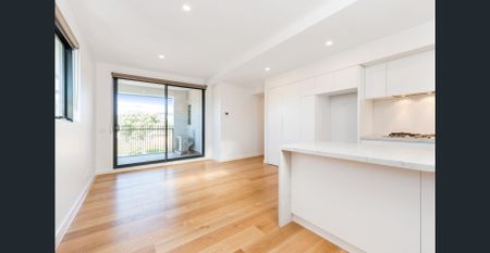CONTEMPORARY TWO BEDROOM APARTMENT IN ST KILDA EAST! - Photo 3