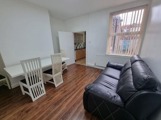 4 bedroom terraced house to rent - Photo 1