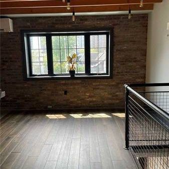 MUST SEE BRICK AND WOOD BEAM 1 BED 2ND FLOOR - Photo 3