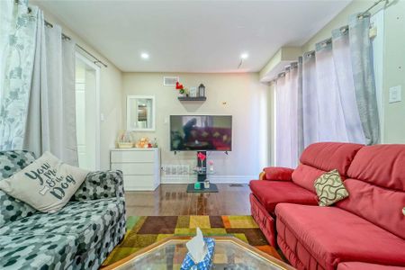 For Lease - 7 Hollyhedge Court, Brampton, Ontario - Photo 2