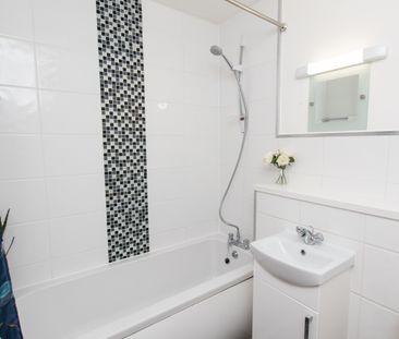 Maidenbower, Crawley, RH10 - Photo 5