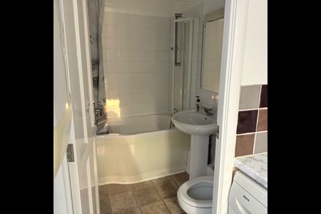 Room in a Shared House, Forster Street, NG7 - Photo 3