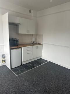 1 bedroom house of multiple occupation to rent - Photo 3