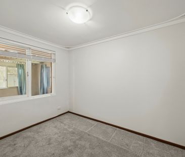 Charming Three Bedroom Home! - Photo 2