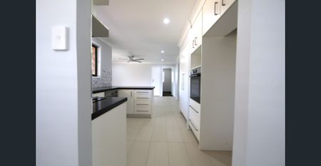 Freshly Renovated Family Home With Pool - Photo 4