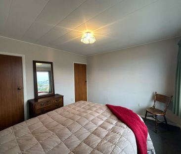 Fully furnished and a fantastic location! - Photo 2