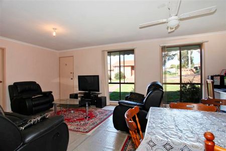 Neat Two Bed Unit For Lease - 9 Month Lease - Photo 2