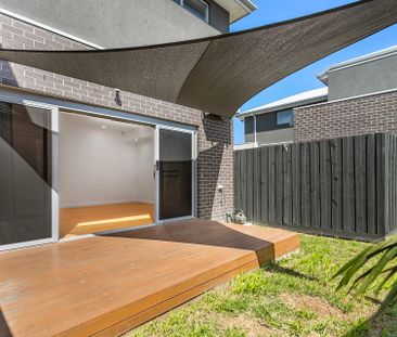 1/12 Stapley Crescent, Altona North. - Photo 2