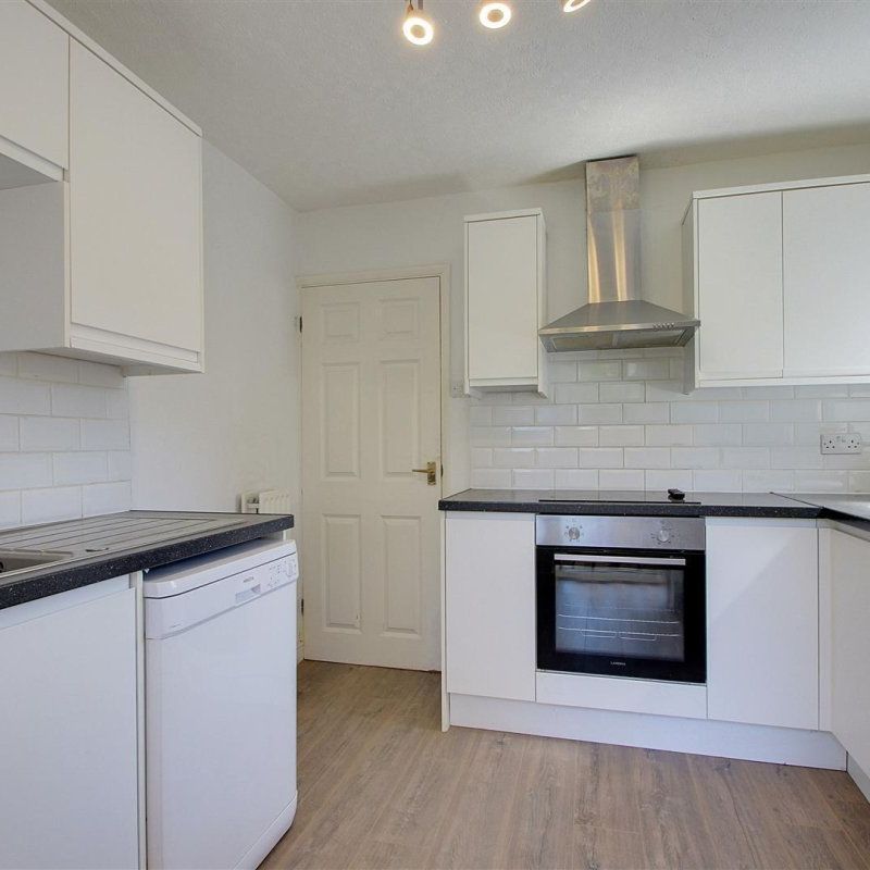 Meadow Way, Kings Langley - Photo 1