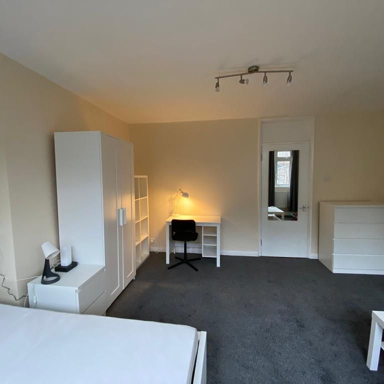 Flat share to rent - Photo 1