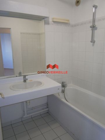 Location Appartement 3 pièces 70m² - Photo 4