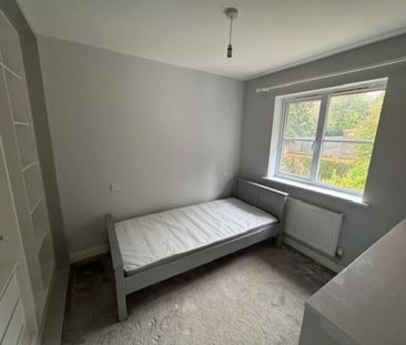 3 bedroom semi-detached house to rent - Photo 6