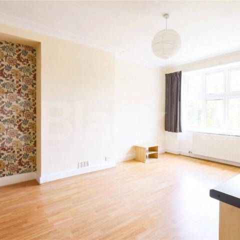2 bedroom property sandwiched between East finchley and Highgate - Photo 1