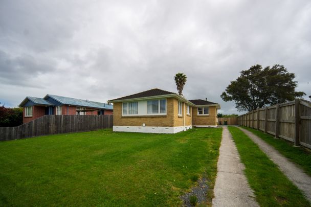 Recently Refurbished Three Bedroom - Photo 1
