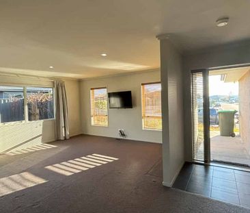 3 BEDROOM - CROMWELL - Photo 3