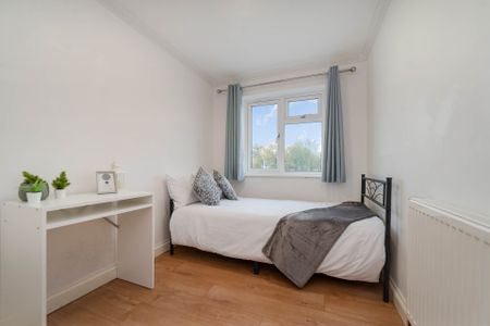 Southwood Close, Worcester Park - Photo 5