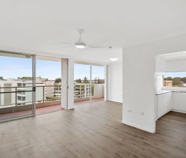 Freshly Renovated Two Bedroom Unit in the Heart of Cronulla - Photo 2