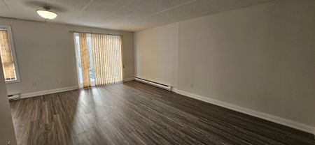 For Lease - 53 Taunton Road Unit# 61, Oshawa, Ontario - Photo 5