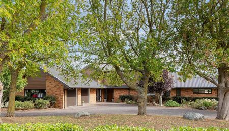 Countryside Escape with Breath-Taking Views - Photo 5