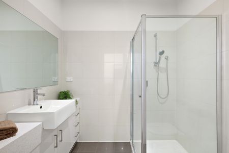 Charming Lalor Home: Your Next Sanctuary Awaits! - Photo 5