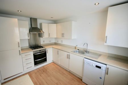 3 bedroom terraced house to rent - Photo 4