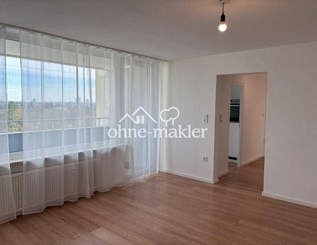 Sanierter, heller Wohntraum: Panorama über See, Stadt und Alpen im 8.OG - Photo 1