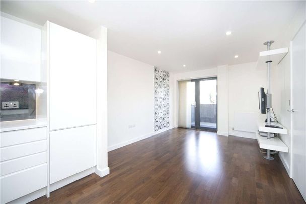 Beautiful one bedroom flat in a well-kept development. - Photo 1