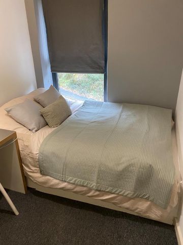 6 bedroom terraced house to rent - Photo 4