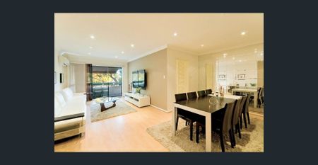 SPACIOUS TOP-FLOOR APARTMENT WITH A LEAFY OUTLOOK - Photo 2