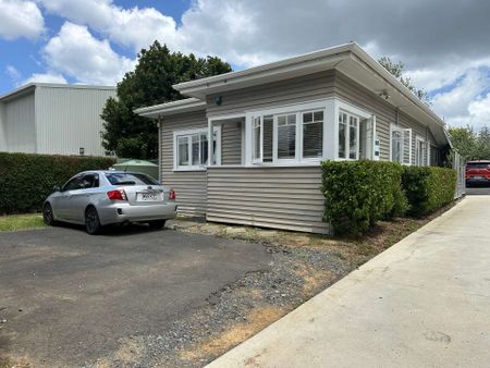 Charming 1930s Bungalow in Vibrant Otahuhu - A Perfect Blend of Character and Modern Living - Photo 2