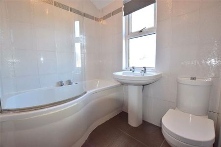 3 bedroom terraced house to rent - Photo 4