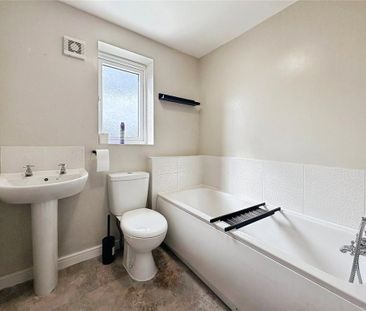 3 bedroom detached house to rent - Photo 2