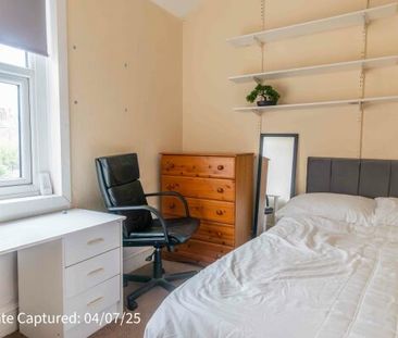 32, Barbican Road - Photo 5