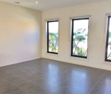 Location, Lifestyle & Comfort! - Photo 1