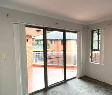 Modern Oversized Two Bedroom Apartment - Photo 3