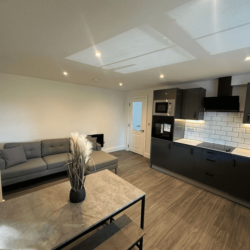 Hervey Road, London, SE3 - Photo 1