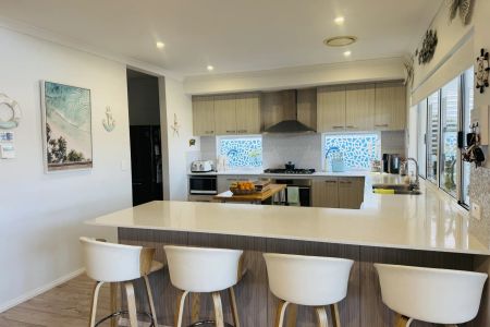 Executive Coastal Retreat with Private Jetty on the Marina - Photo 5