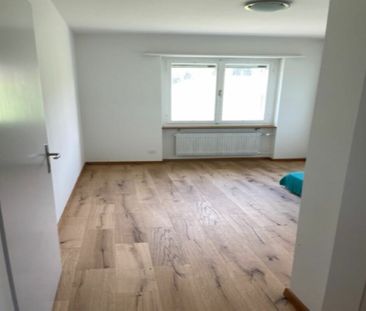 Charmante 3.5-Zimmer-Wohnung - stilvoll renoviert und mit Balkon in ruhiger Lage - Photo 2