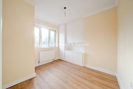 3 bedroom flat to rent - Photo 2