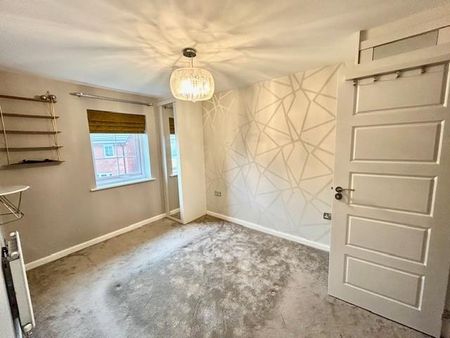 3 bedroom semi-detached house to rent - Photo 4