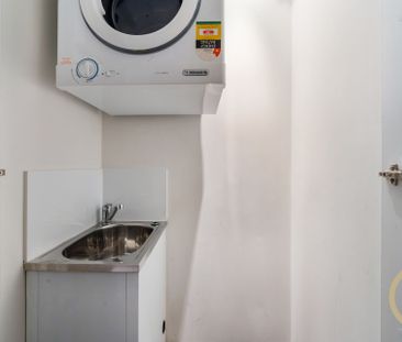 Immaculate 2 Bedroom - Photo 4