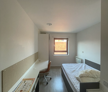 Room for rent in Chester City Center - Photo 1