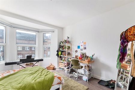 Streatham High Road, Streatham Station, SW16, London - Photo 4