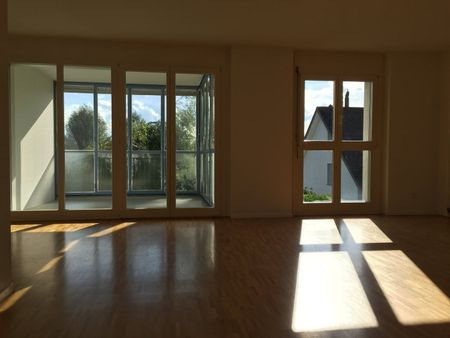 Sunny 4.5-room apartment on the ground floor is waiting for you! - Photo 3